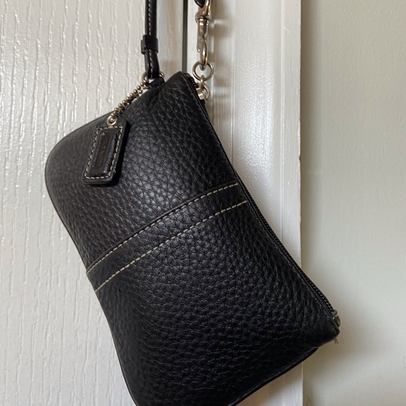 Coach wristlet. - Picture 5 of 10